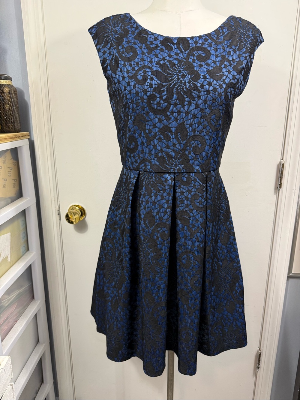 Tiana B.blue dress with flower lace in black size: 4 regular